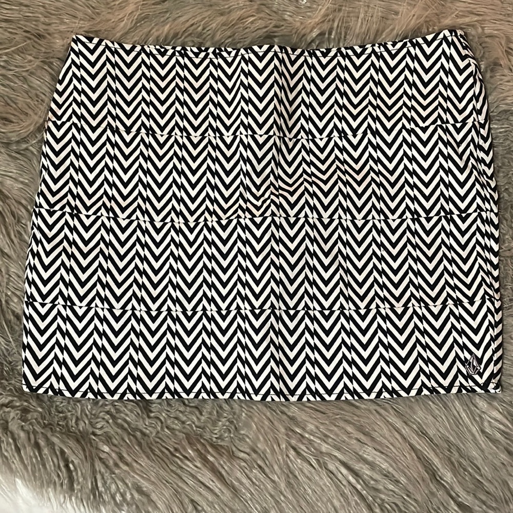 Volcom Chevron Mini Skirt in Size US 7